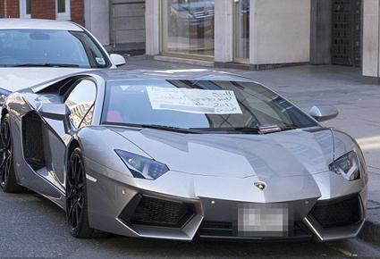 خليجي يعرض سيارته ال "لامبورغيني" للبيع للعرب فقط